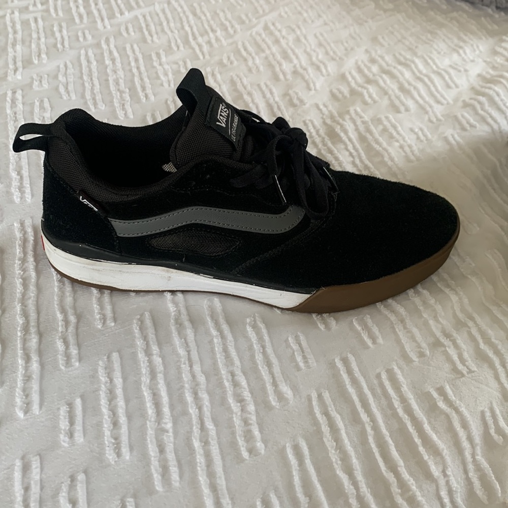 Vans ultra range - black w/ gray - suede size 11